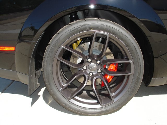 Toyo R888R 325 30 20 001.JPG