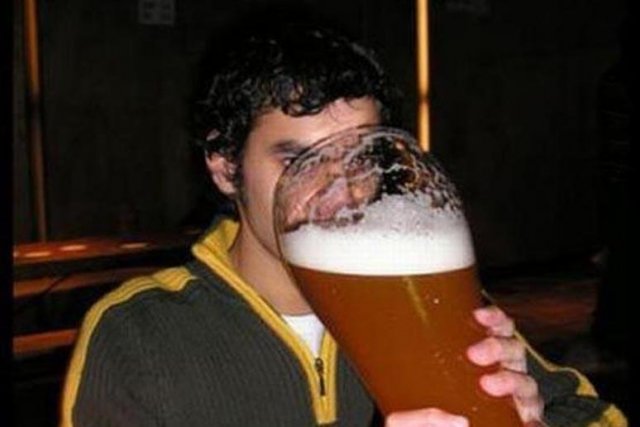 Giant_Beer_Glass.jpg