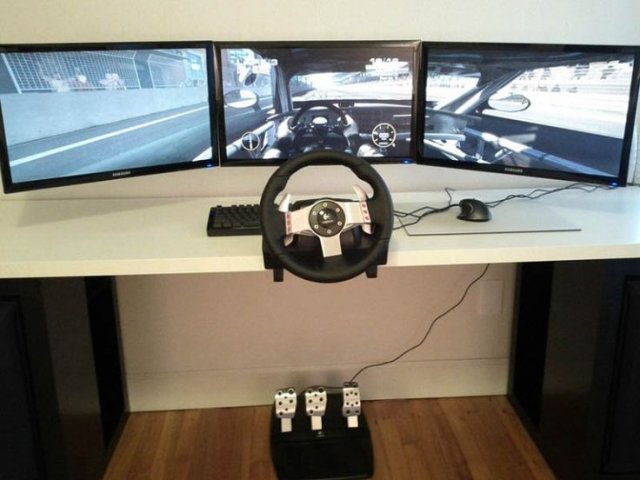 computer-station-steering-wheels.jpg